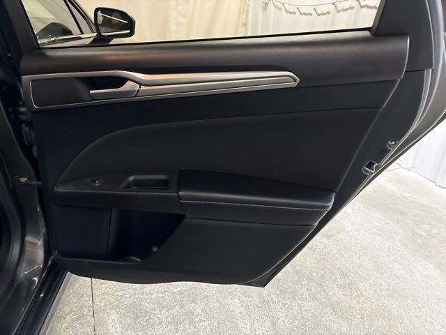 Used 2019 Ford Fusion SE FWD image 15