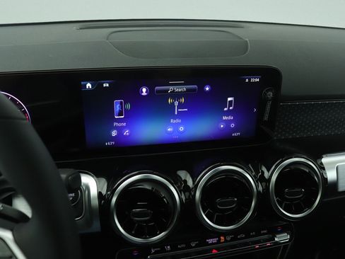 New 2026 Mercedes-Benz GLB 250 image 5