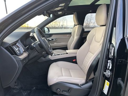 Certified 2025 Volvo XC90 B5 Plus image 19