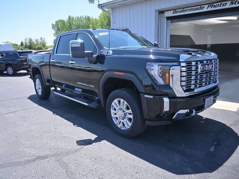 Used 2024 GMC Sierra 3500 Denali w/ Technology Package AWD/4WD image 4
