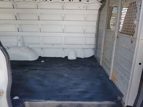 Used 2018 Chevrolet Express 2500 w/ Driver Convenience Package RWD image 26