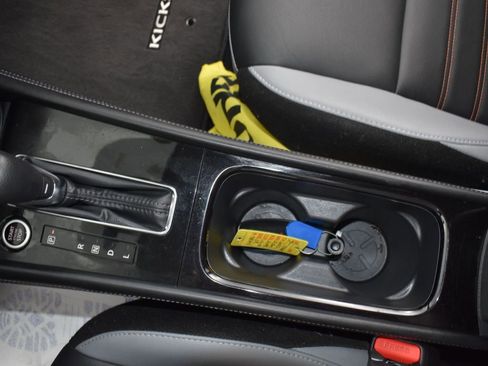 Used 2023 Nissan Kicks SR w/ SR Premium Package image 21