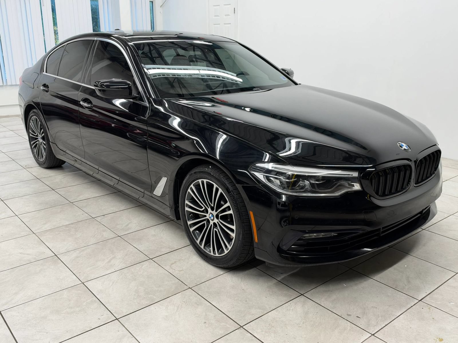 Used 2017 BMW 540i RWD image 1