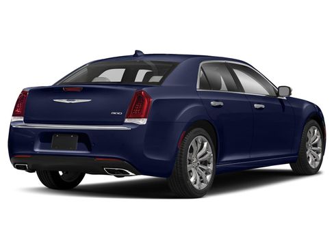 Used 2019 Chrysler 300 Touring w/ Chrome Appearance Package RWD image 2
