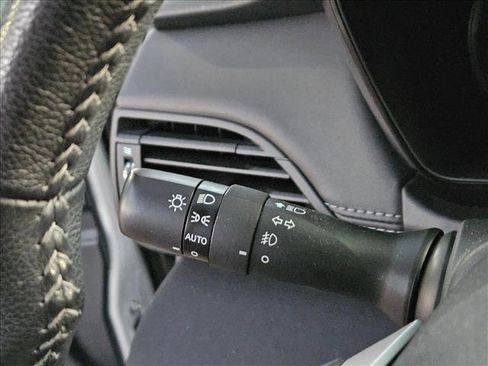 Used 2022 Subaru Outback Premium image 12