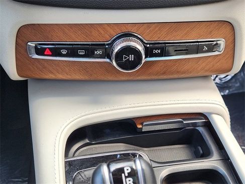 Used 2020 Volvo XC90 T6 Inscription w/ Protection Package Premier image 15
