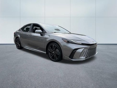 Used 2025 Toyota Camry XSE FWD image 4