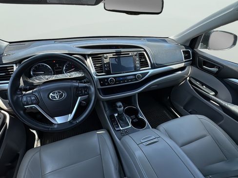 Used 2014 Toyota Highlander XLE AWD/4WD image 14