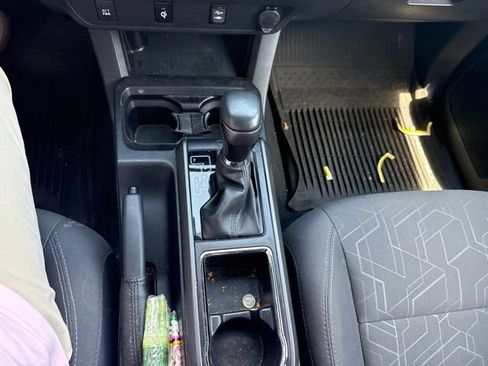 Used 2017 Toyota Tacoma TRD Sport w/ Tow Package (A/T) AWD/4WD image 10