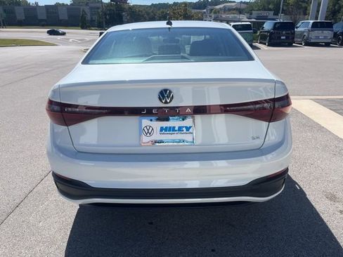 New 2026 Volkswagen Jetta SE FWD image 4