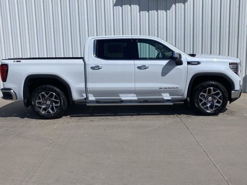 New 2026 GMC Sierra 1500 SLT image 4