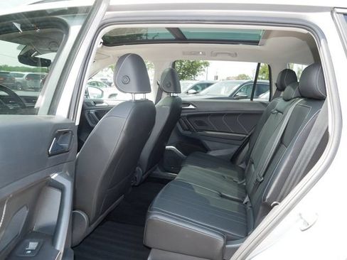 Certified 2023 Volkswagen Tiguan SE w/ Panoramic Sunroof Package AWD/4WD image 17