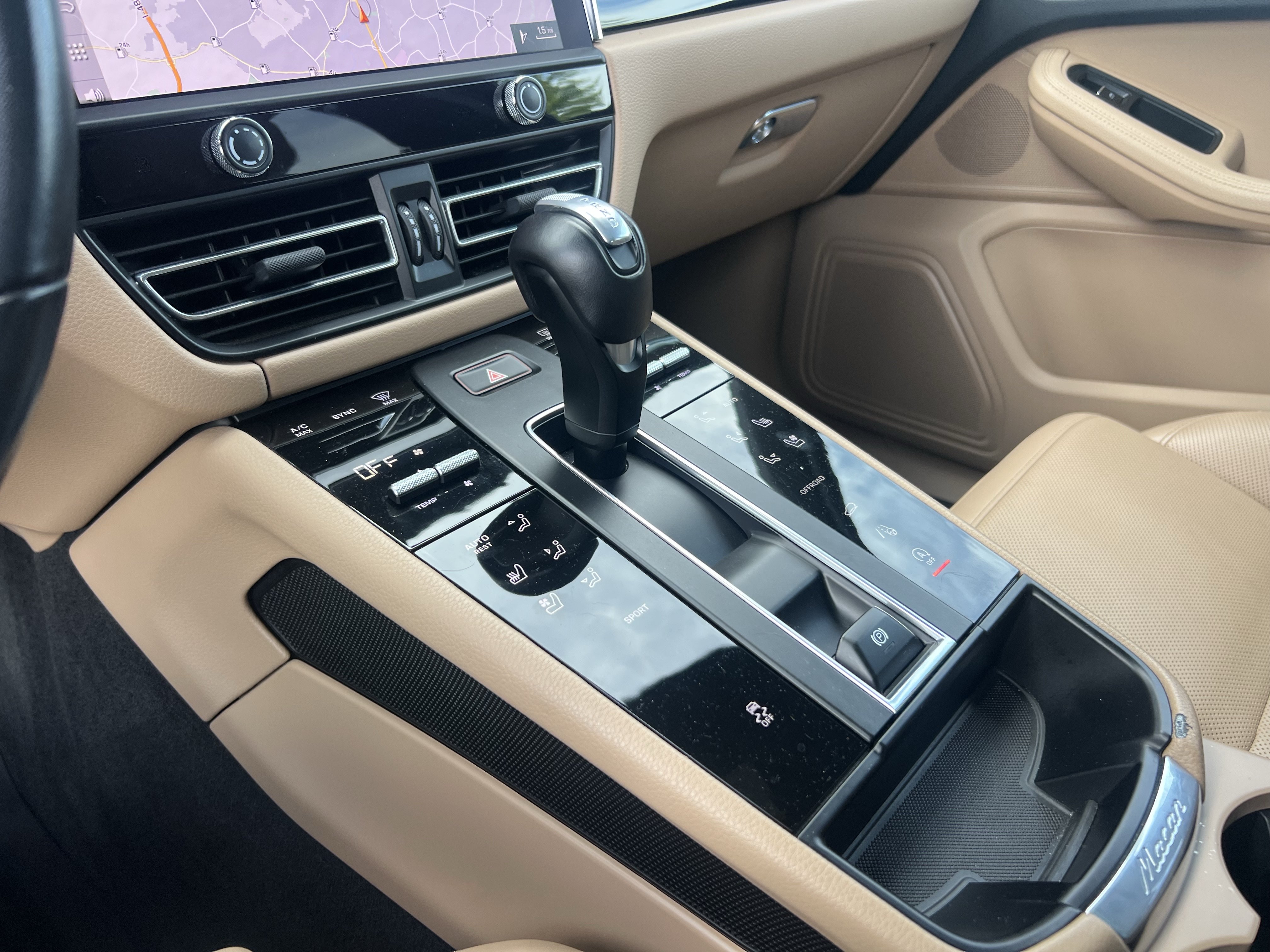Used 2023 Porsche Macan AWD/4WD image 27