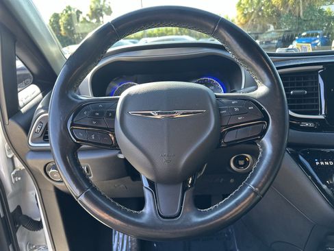 Used 2020 Chrysler Pacifica Touring-L Plus w/ S Appearance Package FWD image 11