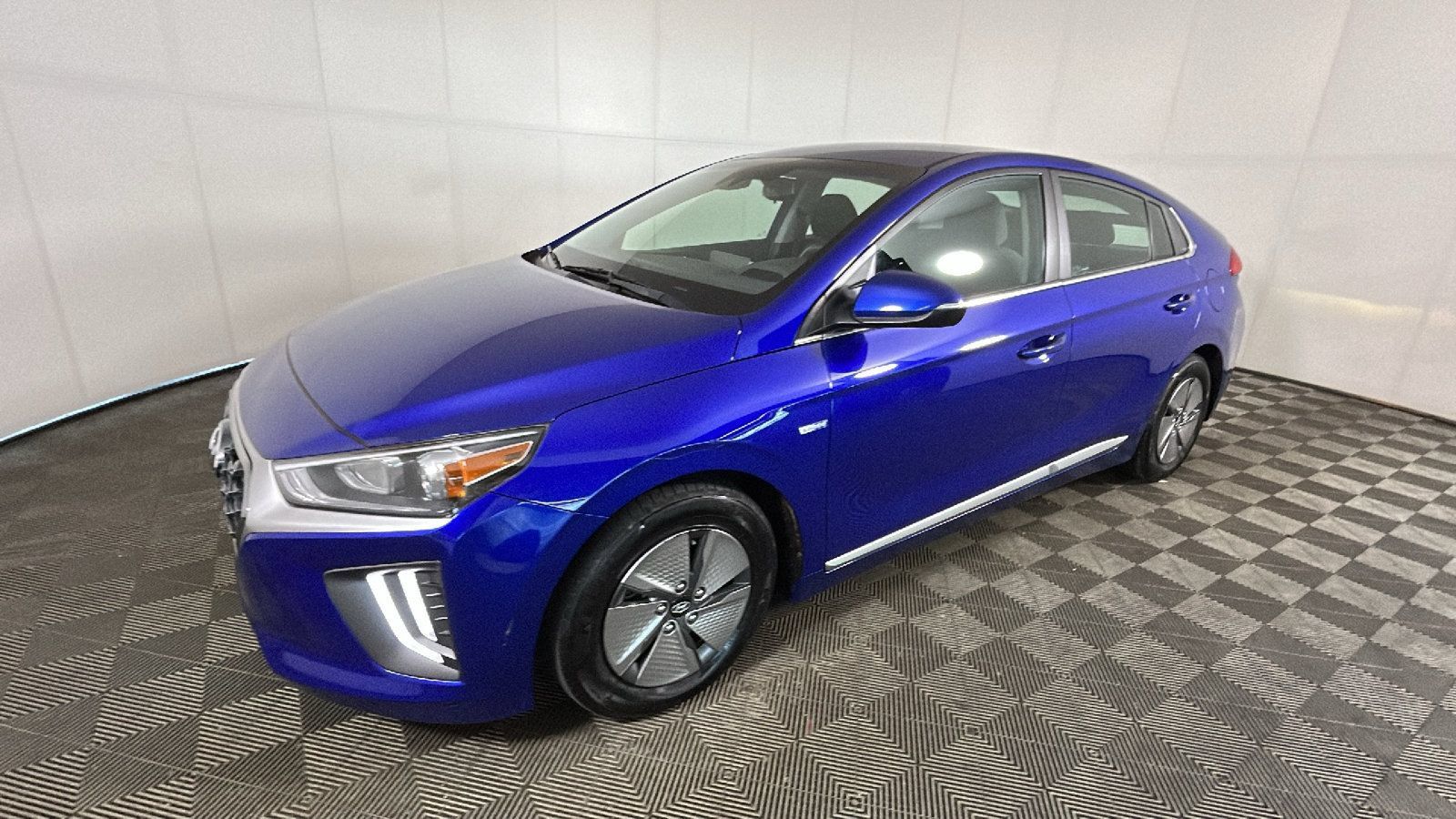 Used 2020 Hyundai Ioniq SE FWD image 7