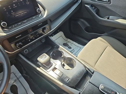 Used 2023 Nissan Rogue S image 27