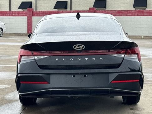 Used 2024 Hyundai Elantra SEL w/ Convenience Package FWD image 5