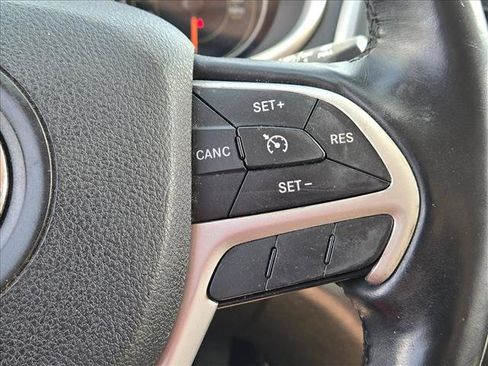Used 2017 Jeep Cherokee Limited FWD image 20
