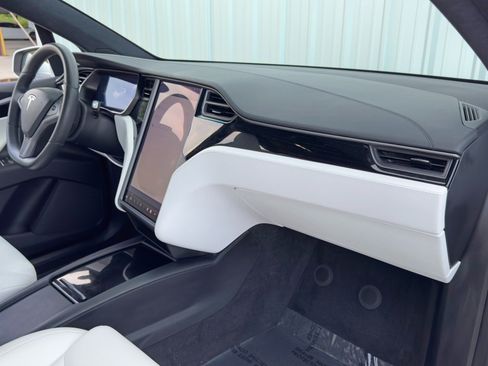 Used 2020 Tesla Model X Long Range image 14