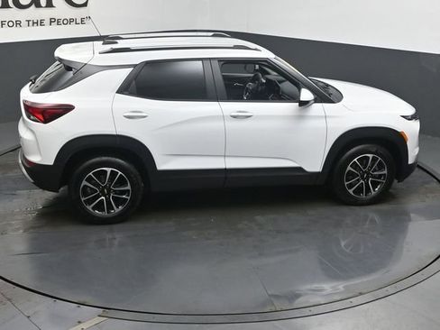 Used 2024 Chevrolet TrailBlazer LT w/ LT Cold Weather Package FWD image 39