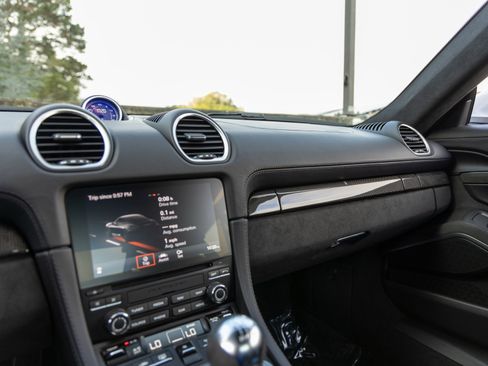 Certified 2024 Porsche 718 Cayman GT4 image 36