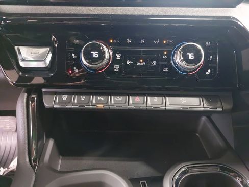 New 2026 GMC Sierra 2500 AT4 w/ AT4 Premium Plus Package AWD/4WD image 20