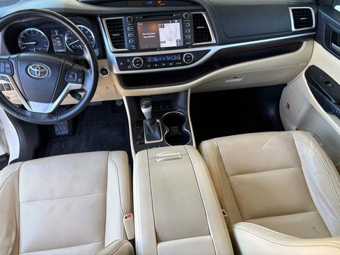 Used 2015 Toyota Highlander Limited AWD/4WD image 16
