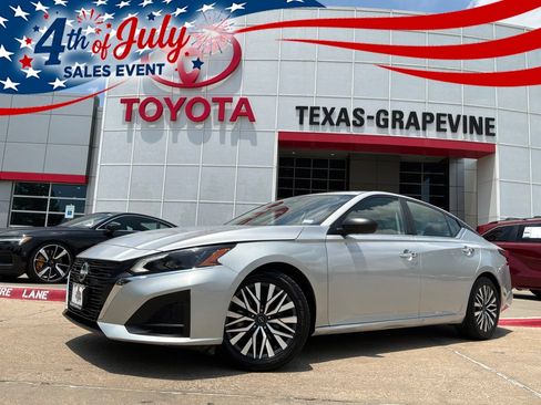 Used 2025 Nissan Altima 2.5 SV FWD image 1