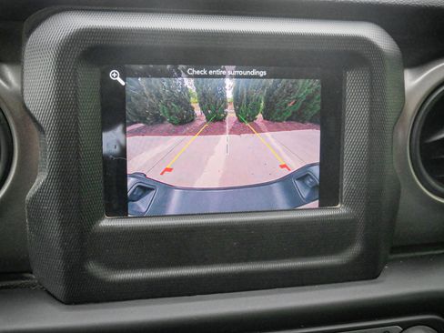Used 2021 Jeep Gladiator Sport AWD/4WD image 24