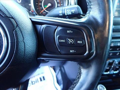 Used 2021 Jeep Gladiator Willys image 13