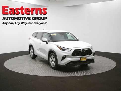 Used 2023 Toyota Highlander LE image 50