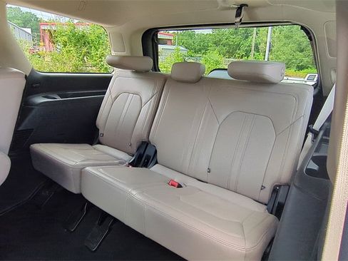 Used 2024 Ford Expedition Limited image 16