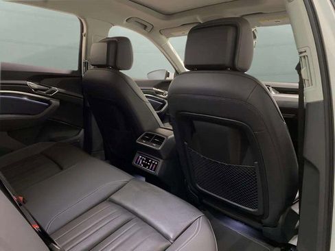 Used 2024 Audi Q8 e-tron Premium Plus w/ Premium Plus Package image 79