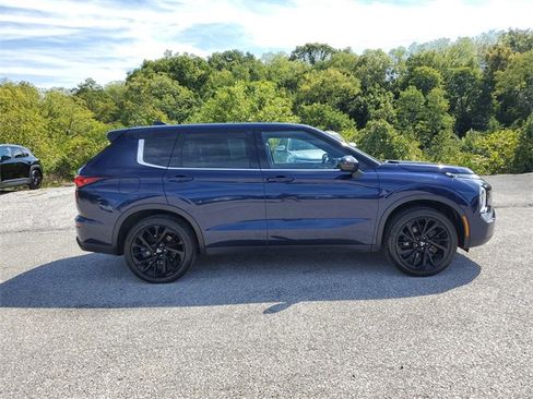 Used 2022 Mitsubishi Outlander SE image 3