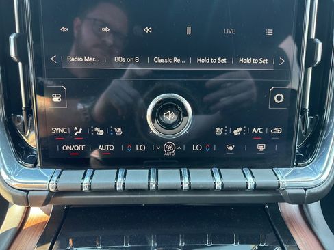 Used 2025 GMC Yukon XL Denali w/ Sun & Power Step Package image 21