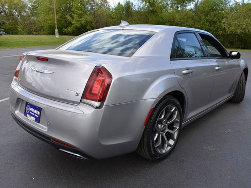 Used 2018 Chrysler 300 S w/ 300S Premium Group RWD image 5