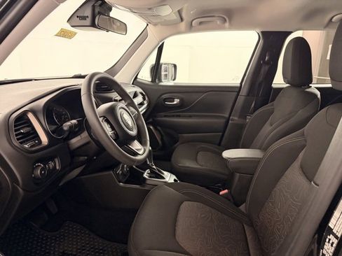 Certified 2023 Jeep Renegade Latitude image 19