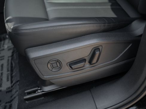 Certified 2025 Audi Q5 Premium w/ Convenience Package AWD/4WD image 17