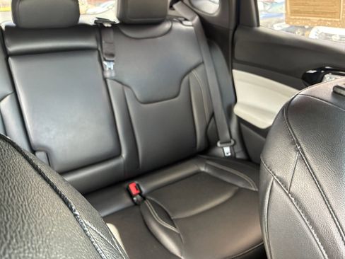 Used 2025 Jeep Compass Limited image 33