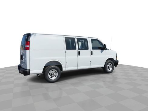 Used 2025 GMC Savana 2500 RWD image 9