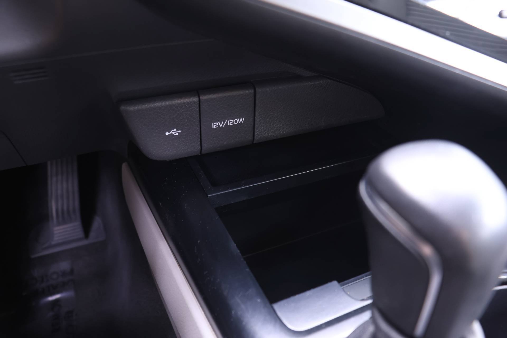 Used 2020 Toyota Camry SE FWD image 9