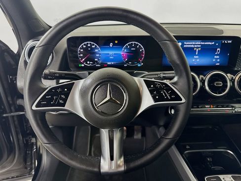 Used 2025 Mercedes-Benz GLB 250 image 12