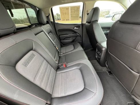 Used 2015 GMC Canyon SLE w/ All-Terrain Package image 32