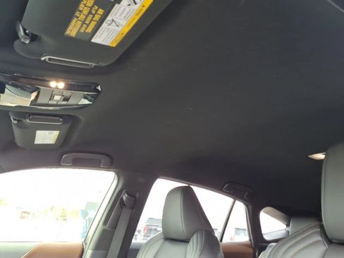 Used 2021 Toyota Venza Limited image 19