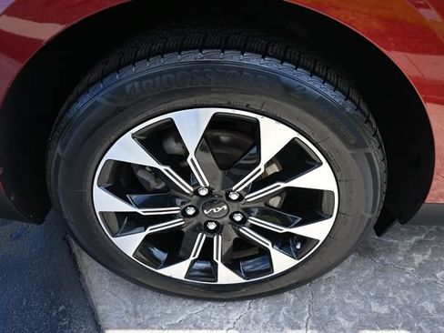 Used 2022 Kia Carnival EX FWD image 12