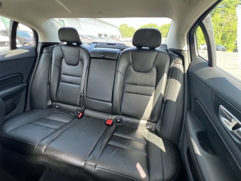 Certified 2025 Volvo S60 B5 Plus AWD/4WD image 21