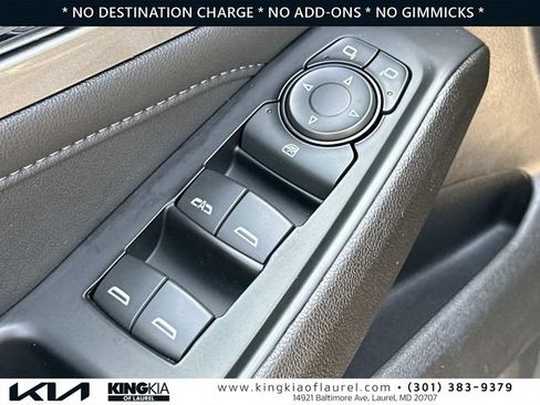 Used 2023 Chevrolet Traverse LT AWD/4WD image 19