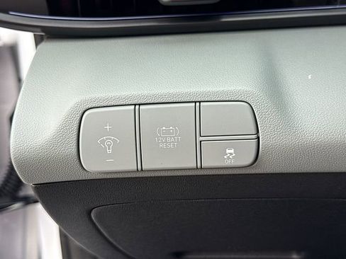 New 2025 Hyundai Elantra Limited w/ Cargo Package FWD image 34
