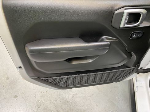 Used 2024 Jeep Gladiator Mojave AWD/4WD image 21