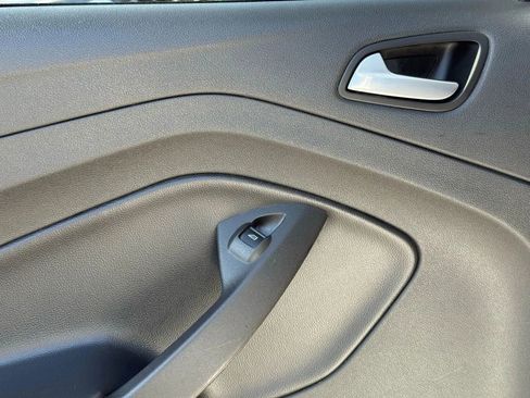 Used 2017 Ford Escape SE image 45